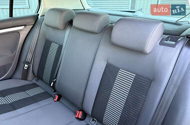 Хэтчбек Volkswagen Golf 2009 в 