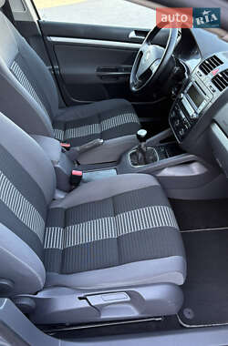 Хэтчбек Volkswagen Golf 2009 в 