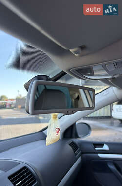 Хэтчбек Volkswagen Golf 2009 в 