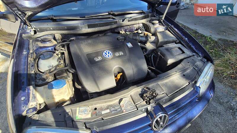 Хетчбек Volkswagen Golf 2002 в Звягелі