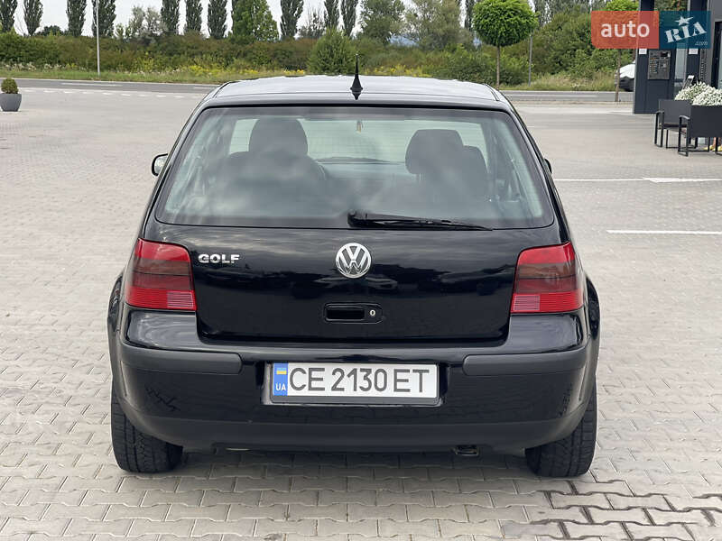 Хетчбек Volkswagen Golf 2001 в Чернівцях