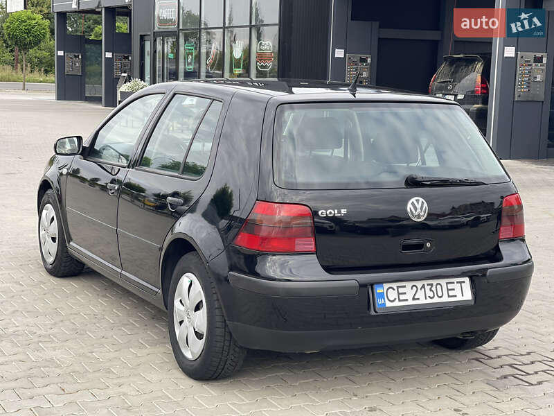 Хетчбек Volkswagen Golf 2001 в Чернівцях