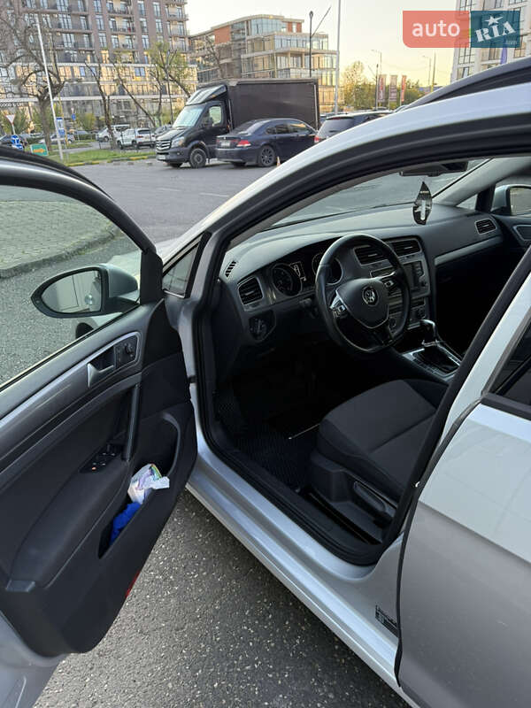 Универсал Volkswagen Golf 2015 в Ужгороде