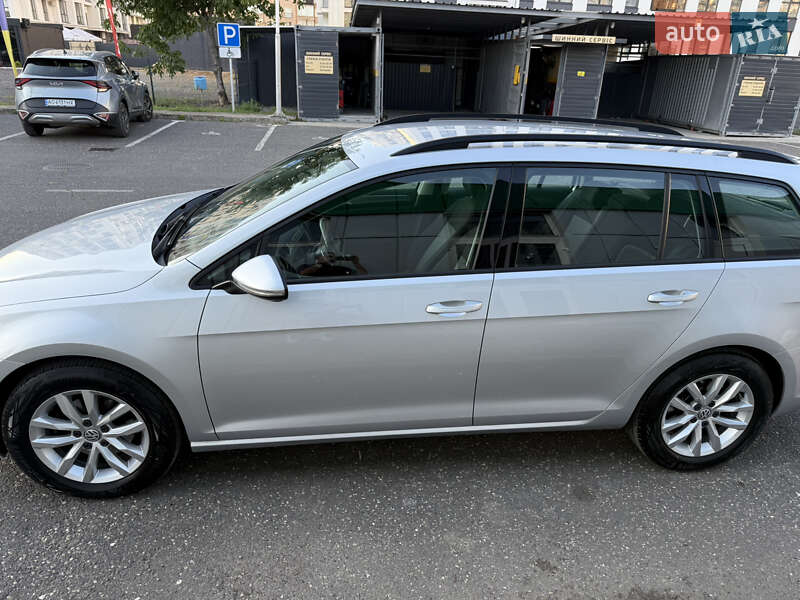 Универсал Volkswagen Golf 2015 в Ужгороде