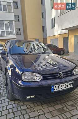 Хэтчбек Volkswagen Golf 2002 в Рогатине