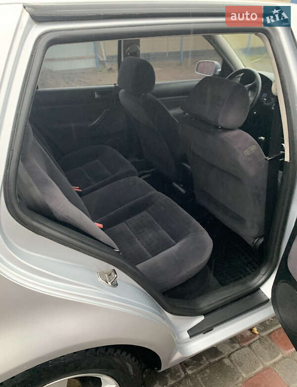 Хэтчбек Volkswagen Golf 2003 в Хмельницком