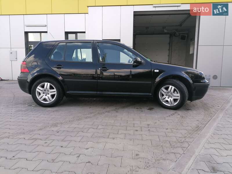 Хетчбек Volkswagen Golf 2000 в Микулинцях