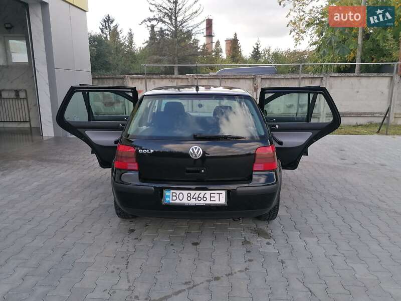 Хетчбек Volkswagen Golf 2000 в Микулинцях