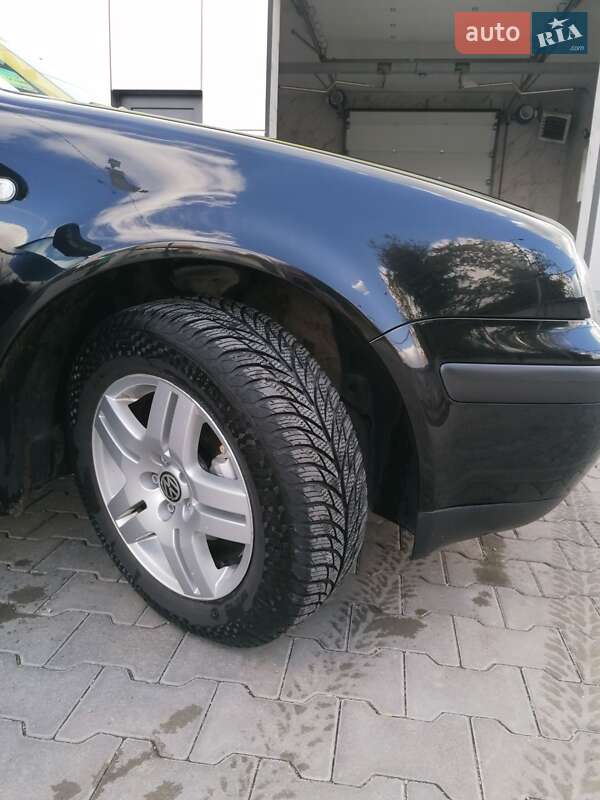 Хетчбек Volkswagen Golf 2000 в Микулинцях