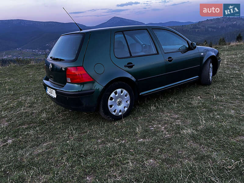 Хетчбек Volkswagen Golf 2003 в Поляниці
