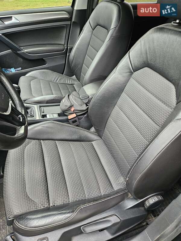 Універсал Volkswagen Golf 2016 в Ромнах