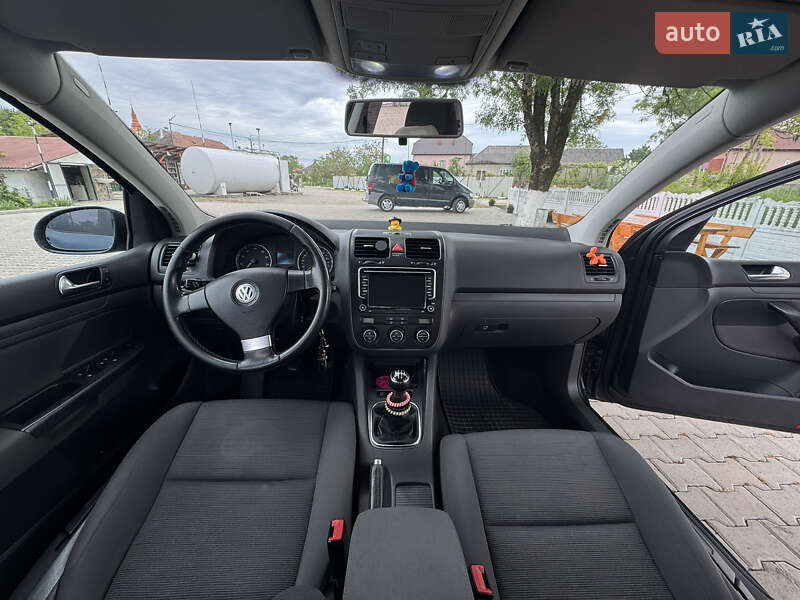 Хэтчбек Volkswagen Golf 2008 в Виноградове