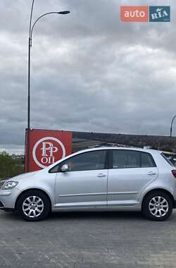 Хетчбек Volkswagen Golf 2005 в Чернівцях