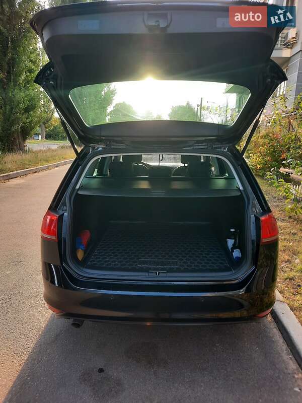 Универсал Volkswagen Golf 2015 в Киеве