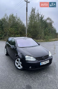 Хэтчбек Volkswagen Golf 2005 в Полонном