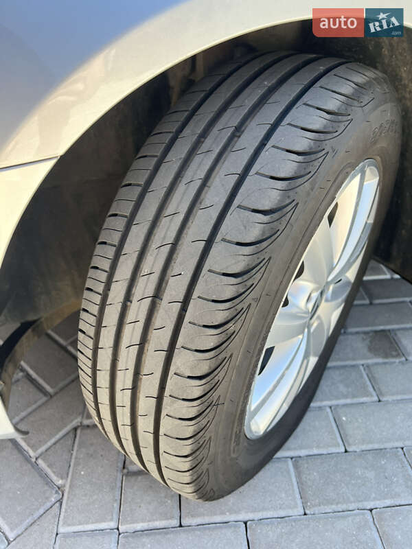 Универсал Volkswagen Golf 2012 в Ровно