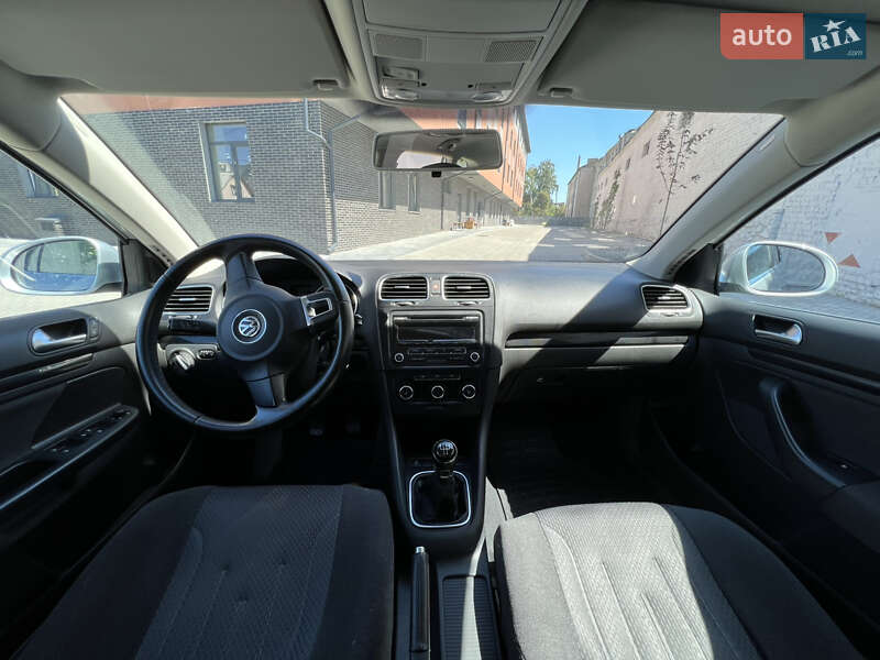 Универсал Volkswagen Golf 2012 в Ровно