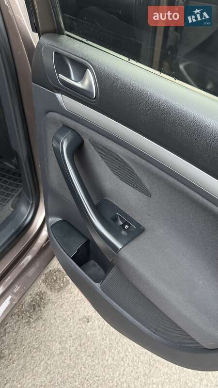 Універсал Volkswagen Golf 2011 в Броварах