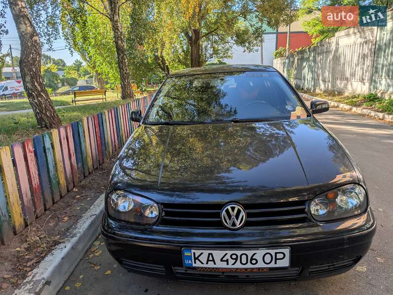 Хетчбек Volkswagen Golf 2002 в Києві