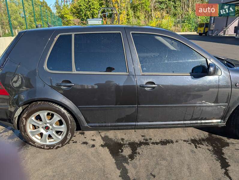 Хетчбек Volkswagen Golf 2002 в Києві