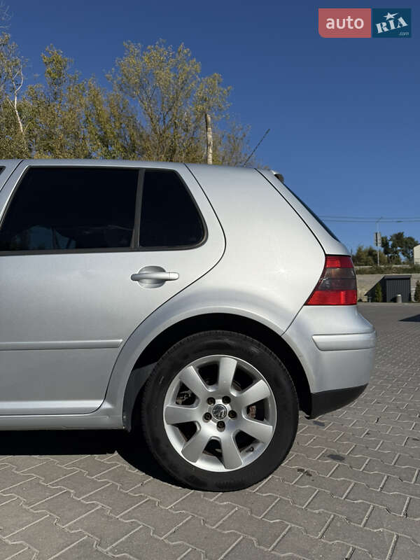 Хэтчбек Volkswagen Golf 2003 в Хмельницком