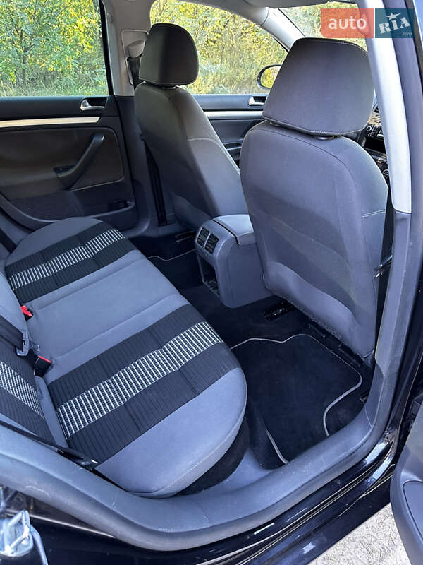 Хэтчбек Volkswagen Golf 2008 в Харькове