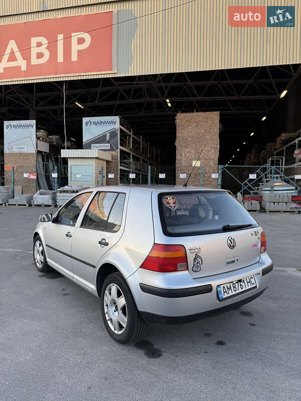 Хетчбек Volkswagen Golf 2001 в Житомирі
