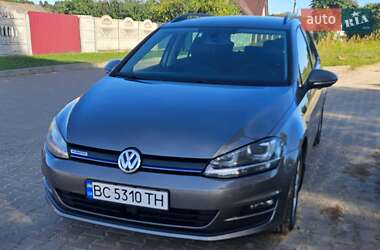 Универсал Volkswagen Golf 2015 в Новояворовске