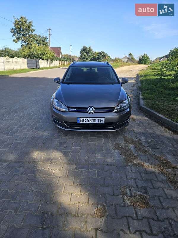 Універсал Volkswagen Golf 2014 в Новояворівську