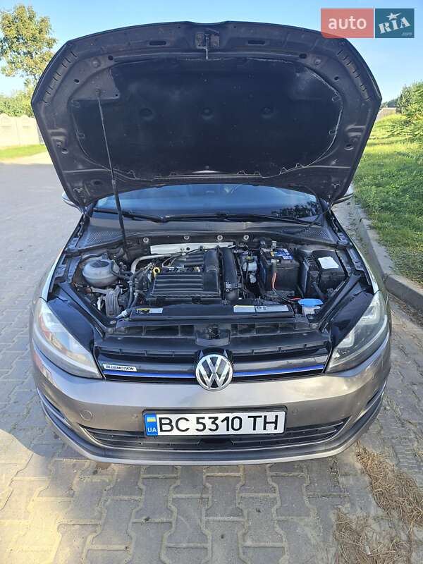 Універсал Volkswagen Golf 2014 в Новояворівську