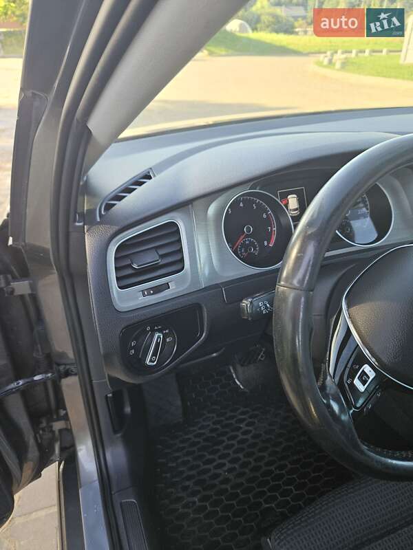 Універсал Volkswagen Golf 2014 в Новояворівську