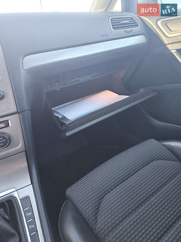 Універсал Volkswagen Golf 2014 в Новояворівську