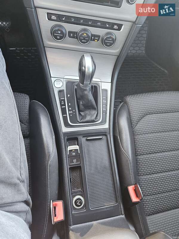 Універсал Volkswagen Golf 2014 в Новояворівську