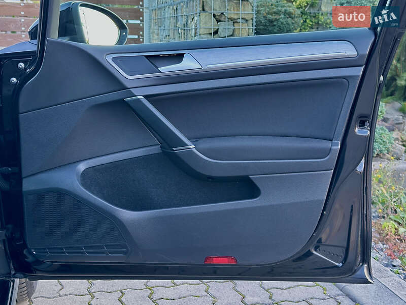 Универсал Volkswagen Golf 2015 в Стрые