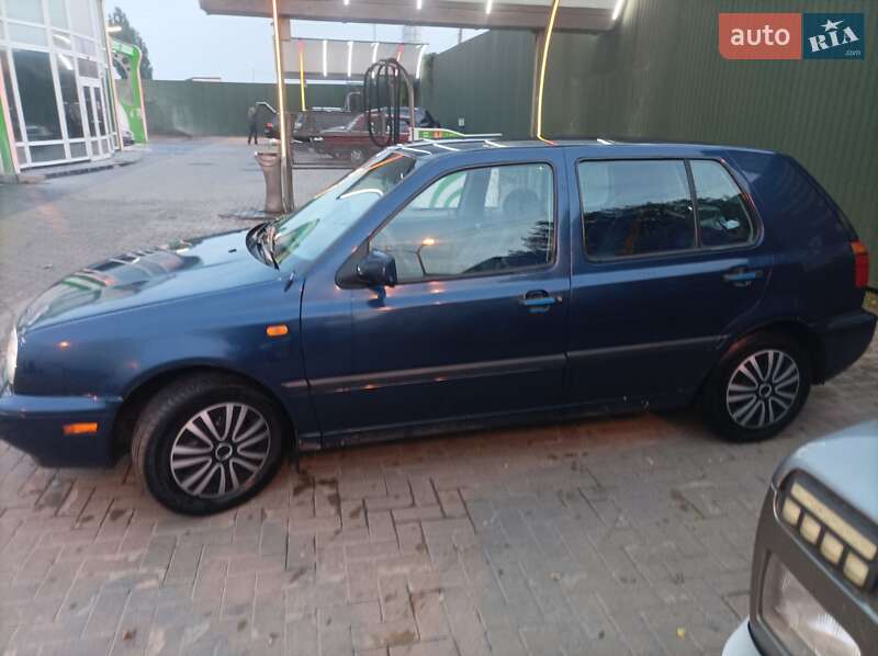Хэтчбек Volkswagen Golf 1996 в Хмельницком