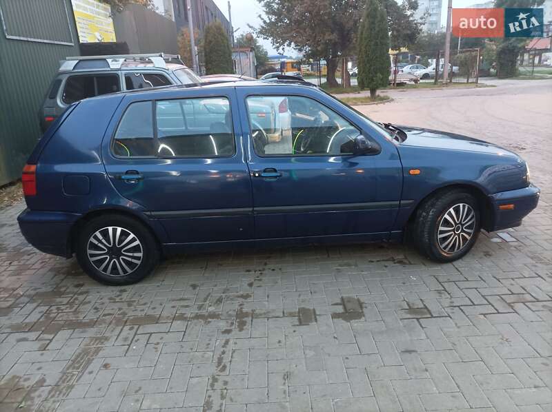 Хэтчбек Volkswagen Golf 1996 в Хмельницком