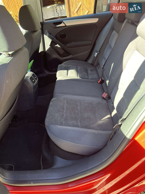 Хэтчбек Volkswagen Golf 2009 в Луцке