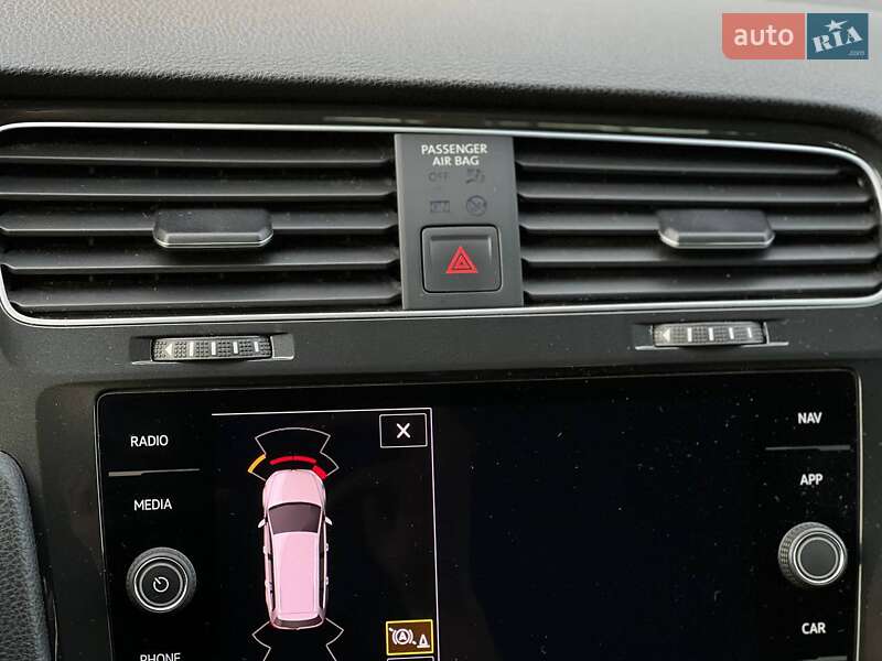 Универсал Volkswagen Golf 2019 в Киеве