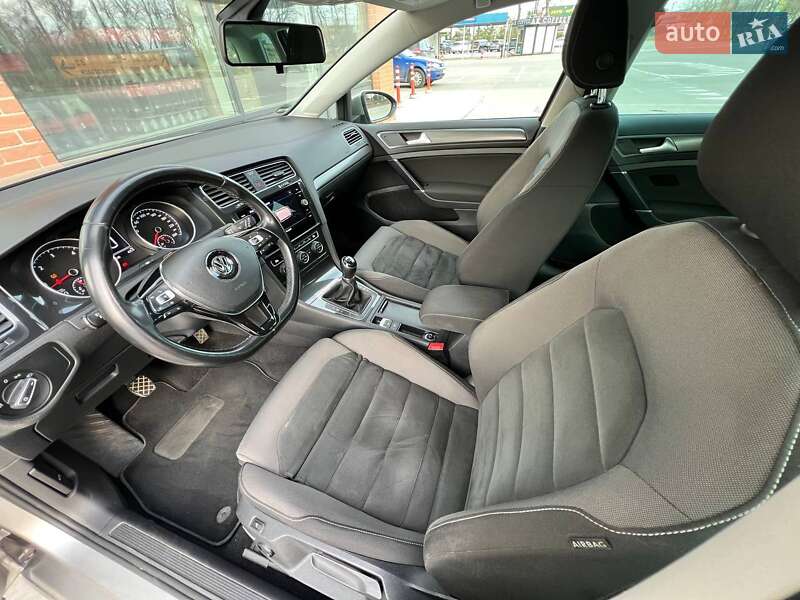 Универсал Volkswagen Golf 2019 в Киеве