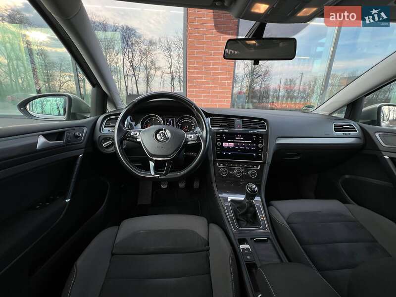 Универсал Volkswagen Golf 2019 в Киеве