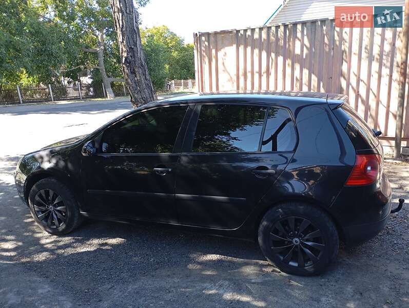 Хетчбек Volkswagen Golf 2004 в Подільську