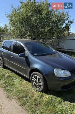Хетчбек Volkswagen Golf 2004 в Сарнах
