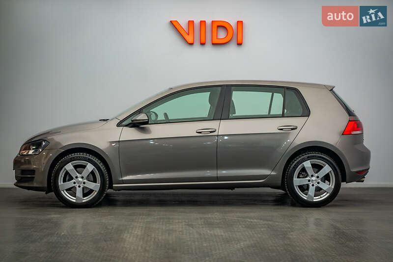 Хетчбек Volkswagen Golf 2014 в Києві