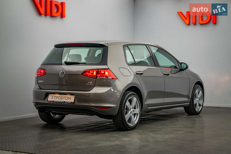 Хетчбек Volkswagen Golf 2014 в Києві