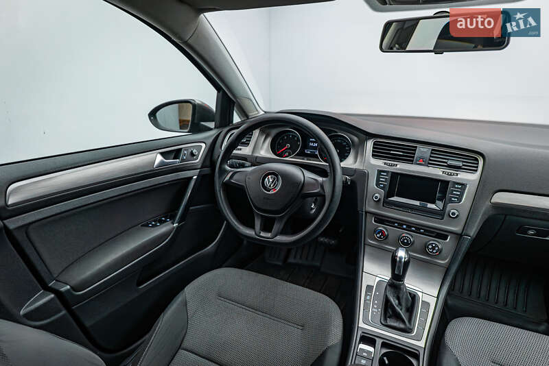 Хетчбек Volkswagen Golf 2014 в Києві