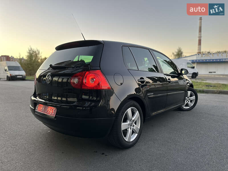 Хетчбек Volkswagen Golf 2009 в Києві