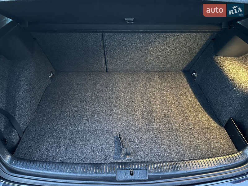 Хетчбек Volkswagen Golf 2009 в Києві