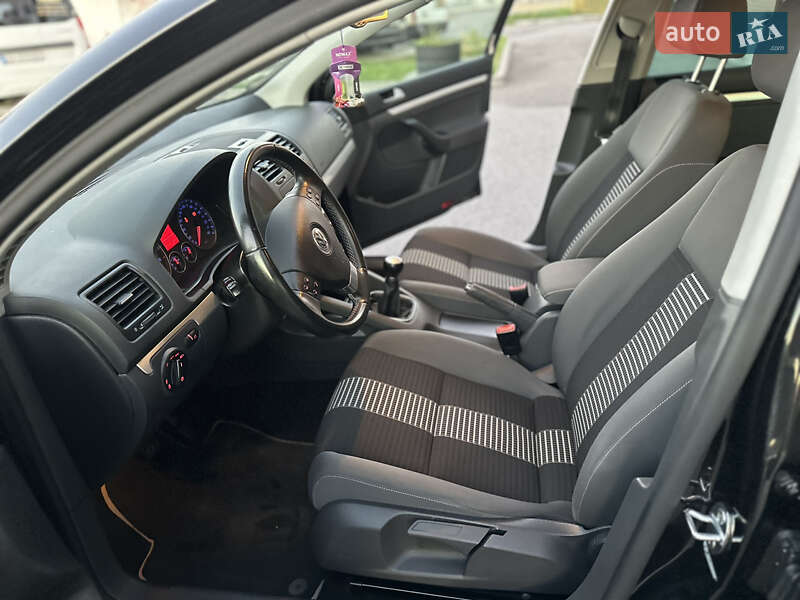 Хетчбек Volkswagen Golf 2009 в Києві