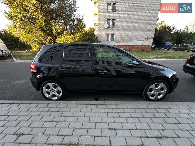 Хэтчбек Volkswagen Golf 2008 в Черкассах