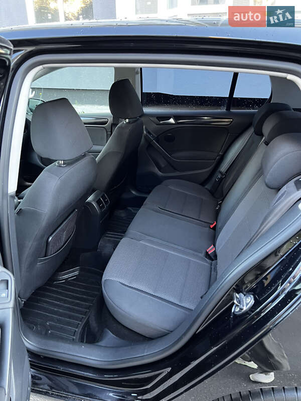 Хэтчбек Volkswagen Golf 2008 в Черкассах